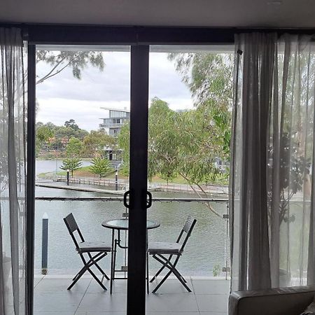 Marina View Apartment On The Maribyrnong River, Melbourne Eksteriør billede